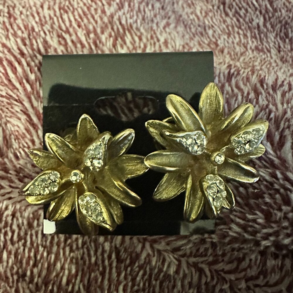 Vintage Mid Century 1950s BSK Floral Earrings gold tone with rhinestones CLIP ON